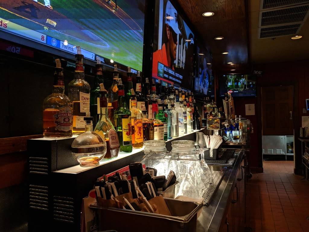 Chilis Grill & Bar | restaurant | 4000 Vinewood Ln N, Plymouth, MN 55442, USA | 7635577000 OR +1 763-557-7000