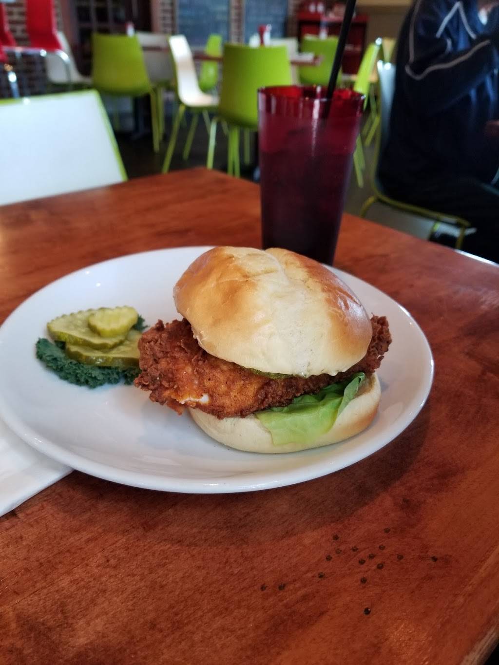 Burger Bar at Gallos | restaurant | 3013, 8101, Roosevelt Blvd, Philadelphia, PA 19152, USA | 2153330484 OR +1 215-333-0484