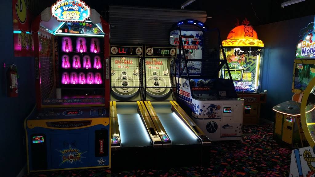 Bananas Mini Golf & Arcade | restaurant | 2251 E Pass Rd, Gulfport, MS 39507, USA | 2282063015 OR +1 228-206-3015