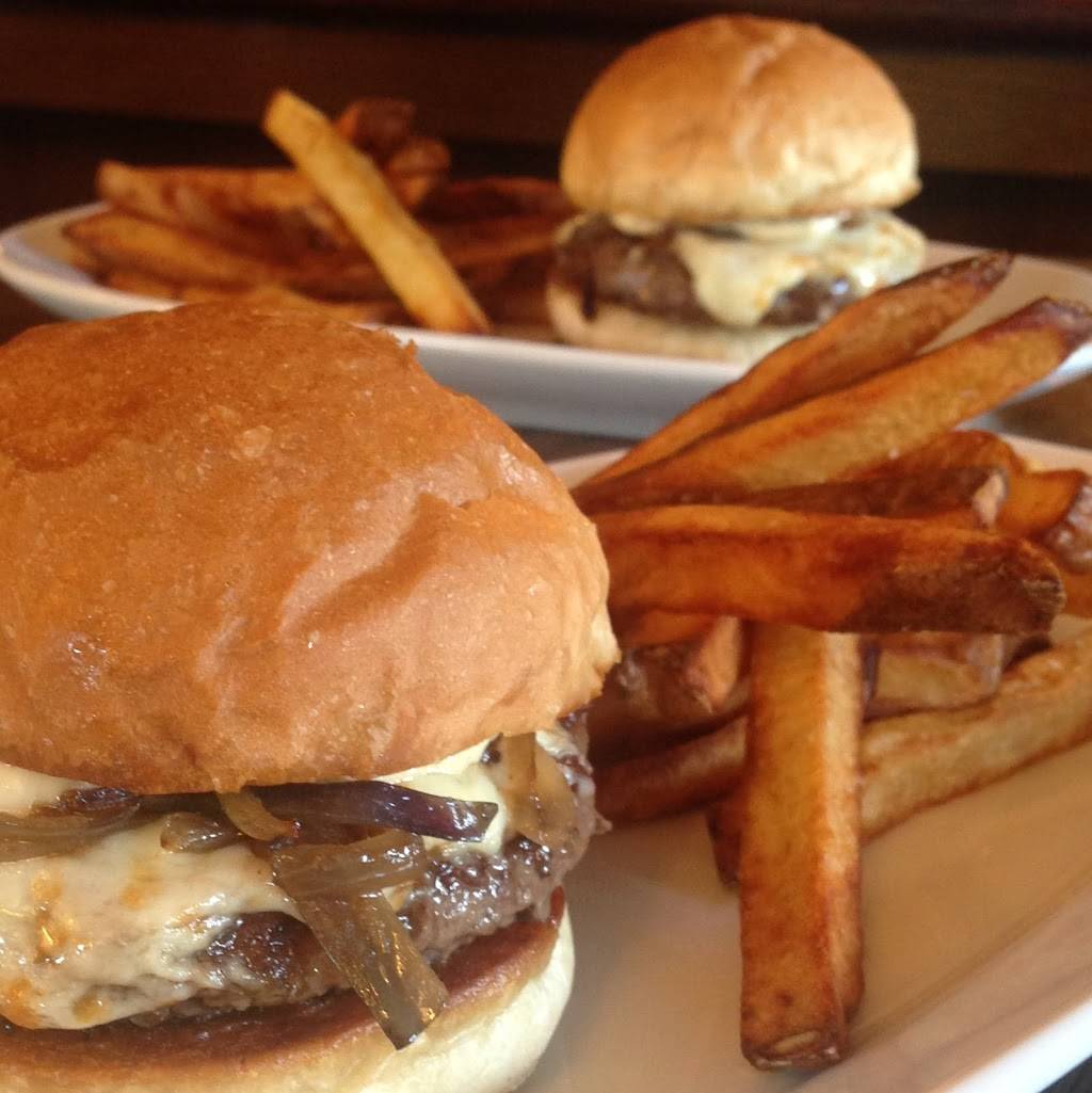 The Red Oak Restaurant | restaurant | 4410 200th Ave, Bristol, WI 53104, USA | 2628578588 OR +1 262-857-8588