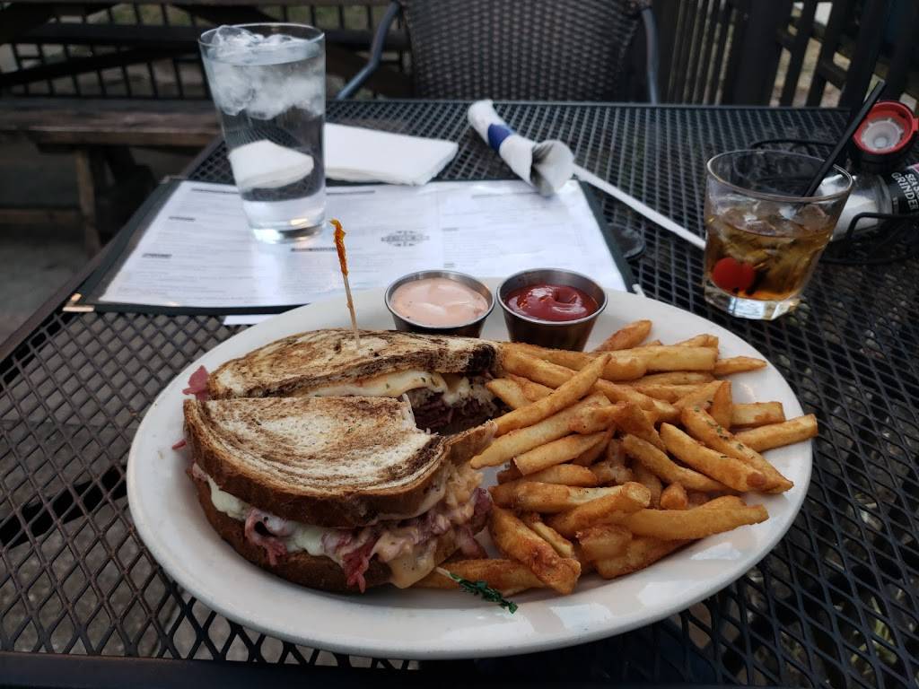 Wayside Pub | restaurant | 106 This Way, Lake Jackson, TX 77566, USA | 9794800378 OR +1 979-480-0378