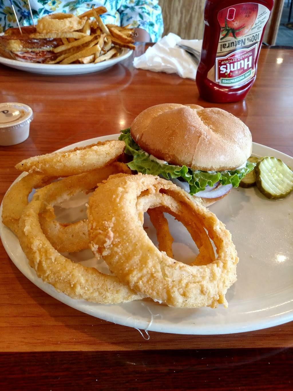 JCs Restaurant | restaurant | 13816 W Center St, Burton, OH 44021, USA | 4408341900 OR +1 440-834-1900