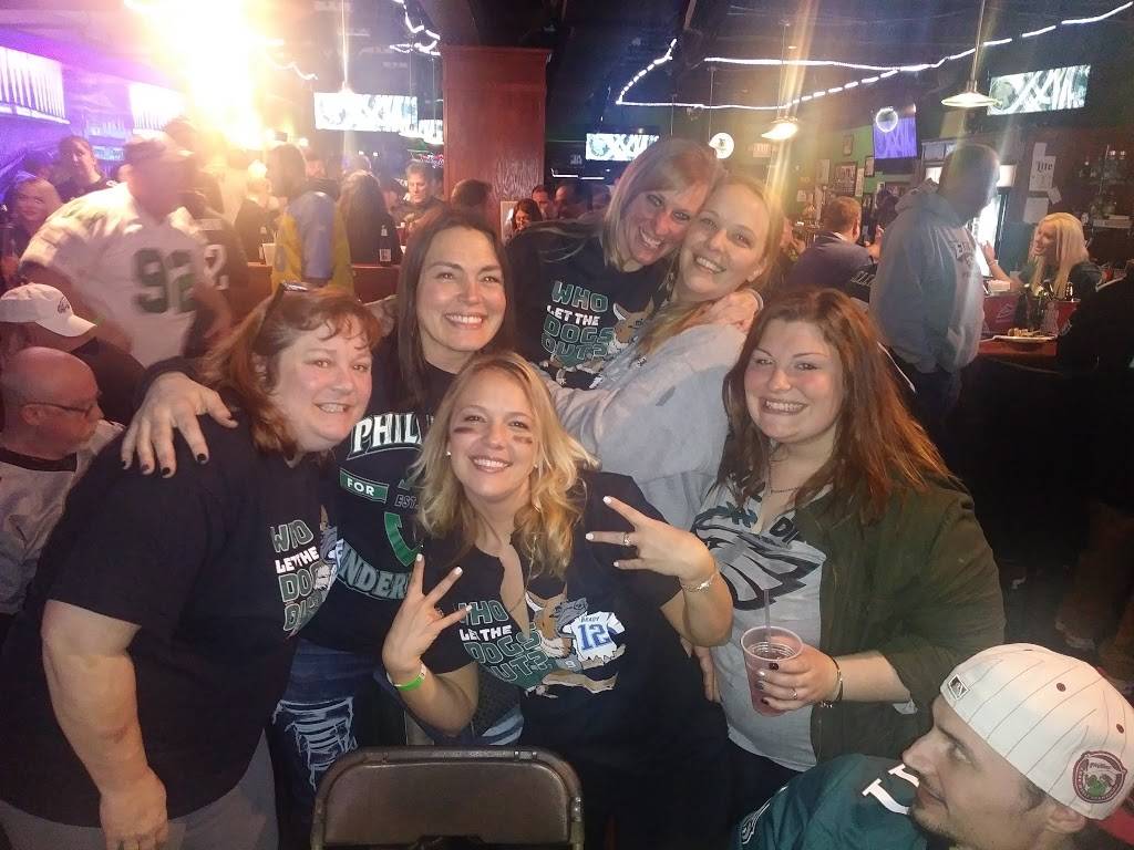 Lumpy Magees Pub and Grub | restaurant | Store #3/4, 2417 Welsh Rd, Philadelphia, PA 19114, USA | 2158213268 OR +1 215-821-3268