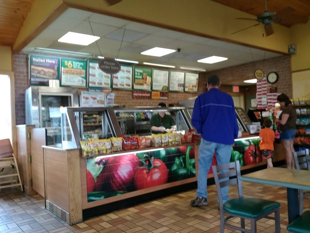 Subway Restaurants | restaurant | 5006 E, Hwy 14, Spring Green, WI 53588, USA | 6085889333 OR +1 608-588-9333