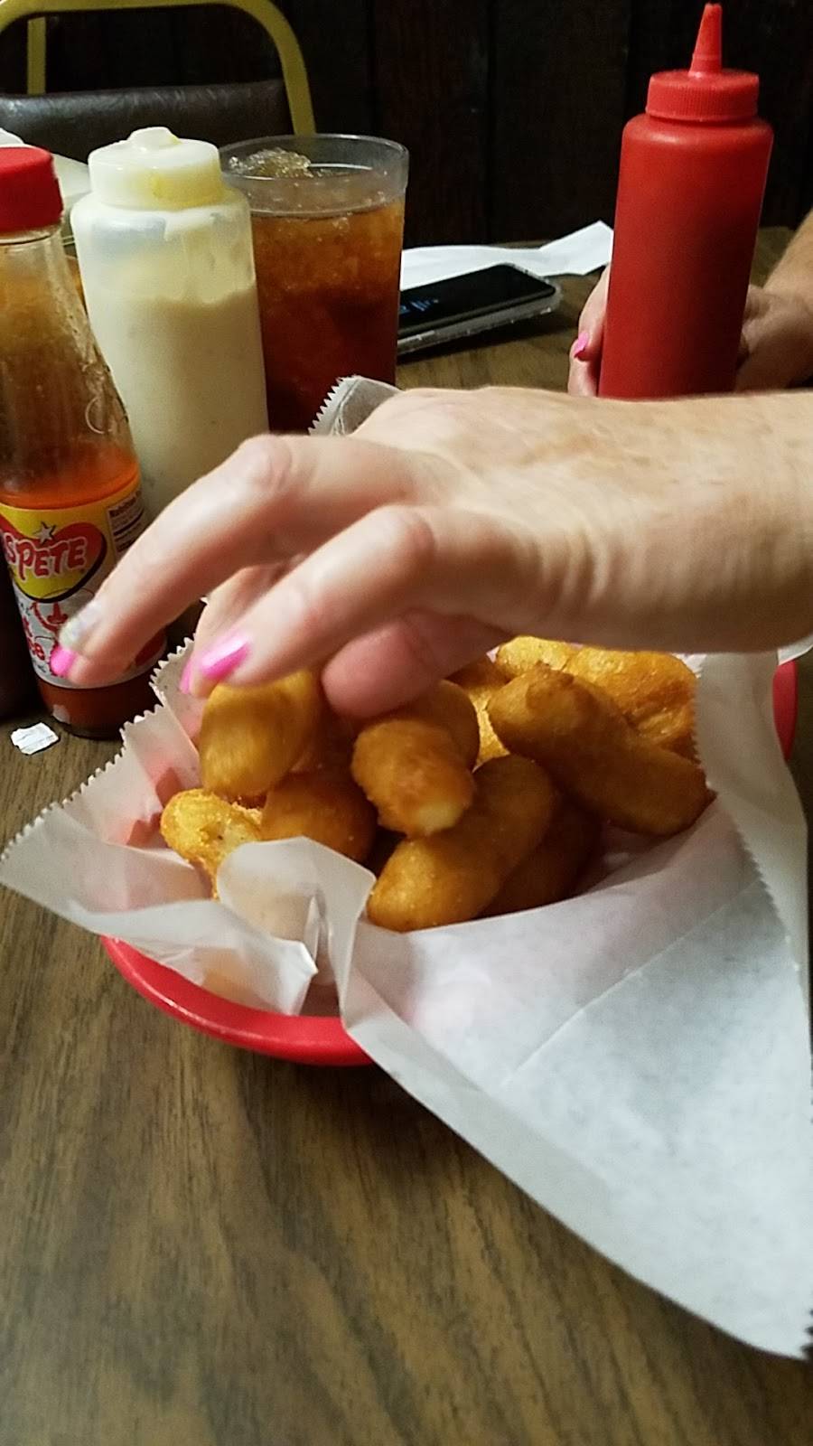 Village Inn Seafood & BBQ | restaurant | 3345 Martin Luther King Jr Dr, Lumberton, NC 28358, USA | 9107392050 OR +1 910-739-2050