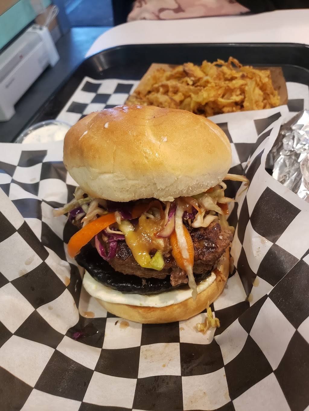 Nitro Burger | restaurant | 2050 Cornhusker Hwy, Lincoln, NE 68521, USA | 4025706433 OR +1 402-570-6433