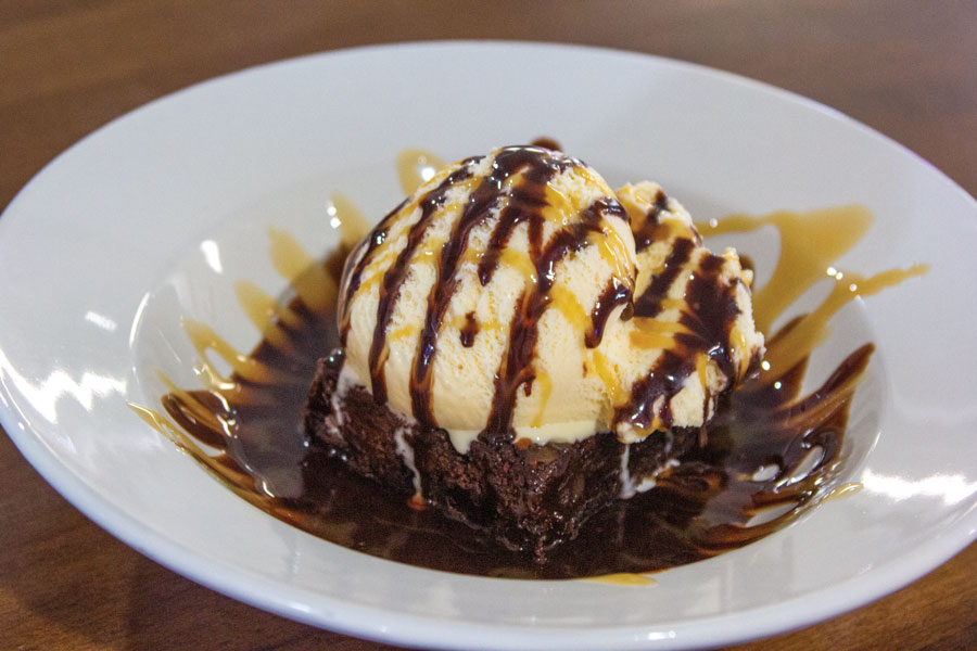 The Dirty Bird Bar and Grill | restaurant | 2130 US Hwy 136, Carthage, IL 62321, USA | 2173572846 OR +1 217-357-2846