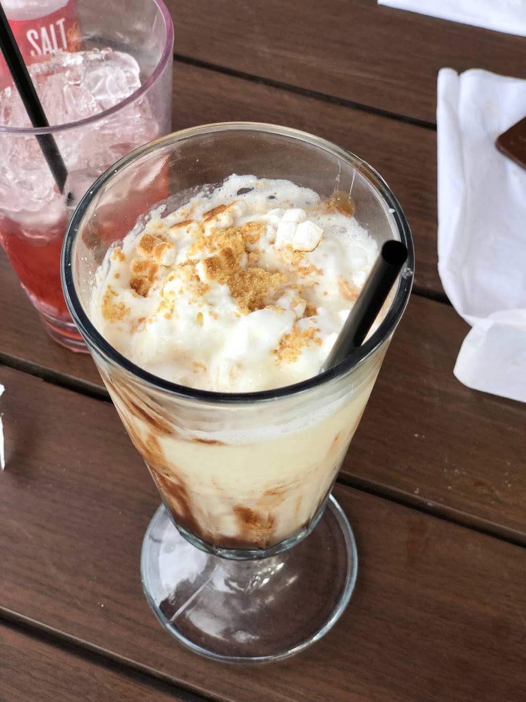 Red Robin Gourmet Burgers and Brews | restaurant | 2235 S Santan Village Pkwy, Gilbert, AZ 85295, USA | 4808994338 OR +1 480-899-4338