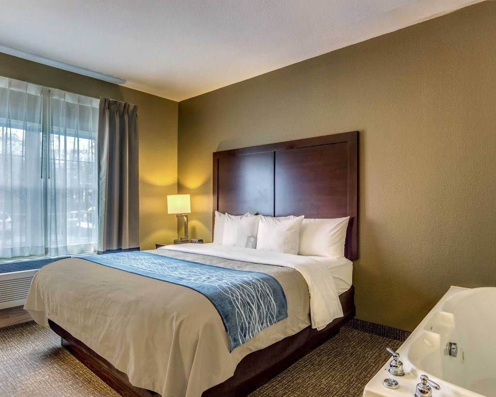 Comfort Inn & Suites | restaurant | 1415 Port Washington Rd, Grafton, WI 53024, USA | 2623871180 OR +1 262-387-1180