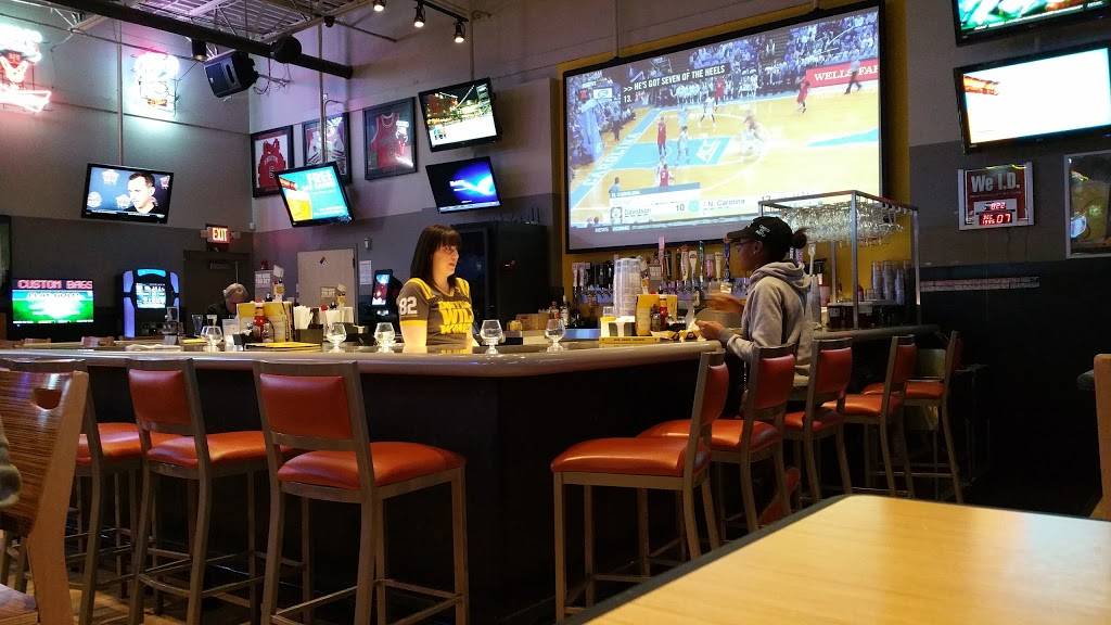 Buffalo Wild Wings | restaurant | 6450 IL-53, Woodridge, IL 60517, USA | 6309699464 OR +1 630-969-9464