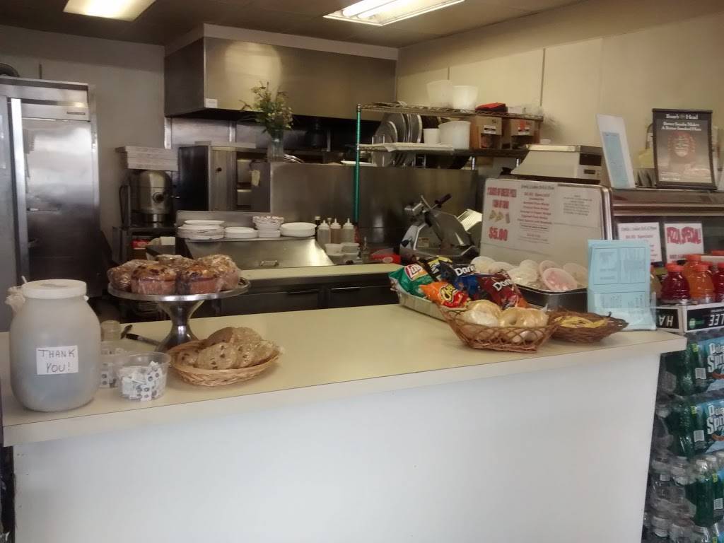 Emilias Italian Deli & Pizza | meal takeaway | 675 Cove Rd, Stamford, CT 06902, USA | 2033274226 OR +1 203-327-4226