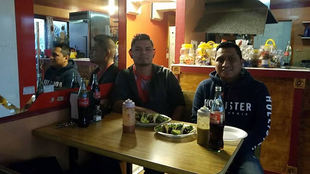 Antojitos El Barbas | restaurant | 601 E 4th Ave, Hutchinson, KS 67501, USA | 6206698845 OR +1 620-669-8845