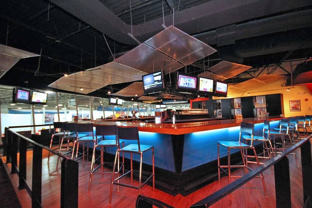Paddock Lounge - Sports Bar & Restaurant - Buffalo Grove, IL | night club | 6941, 301 Hastings Dr, Buffalo Grove, IL 60089, USA | 8479419400 OR +1 847-941-9400