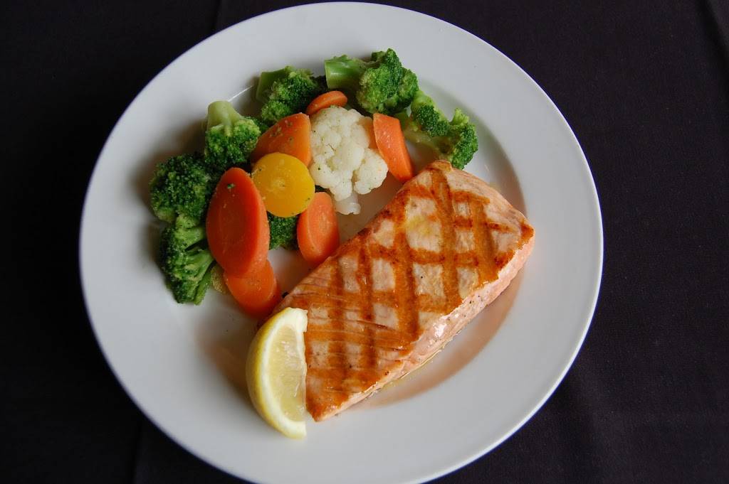 Beefeaters | restaurant | 672 SW Broad St, Southern Pines, NC 28387, USA | 9106925550 OR +1 910-692-5550