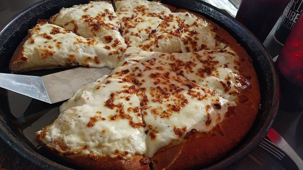 Pizza Hut | restaurant | 142 Great Oaks Trail, Wadsworth, OH 44281, USA | 3303365700 OR +1 330-336-5700