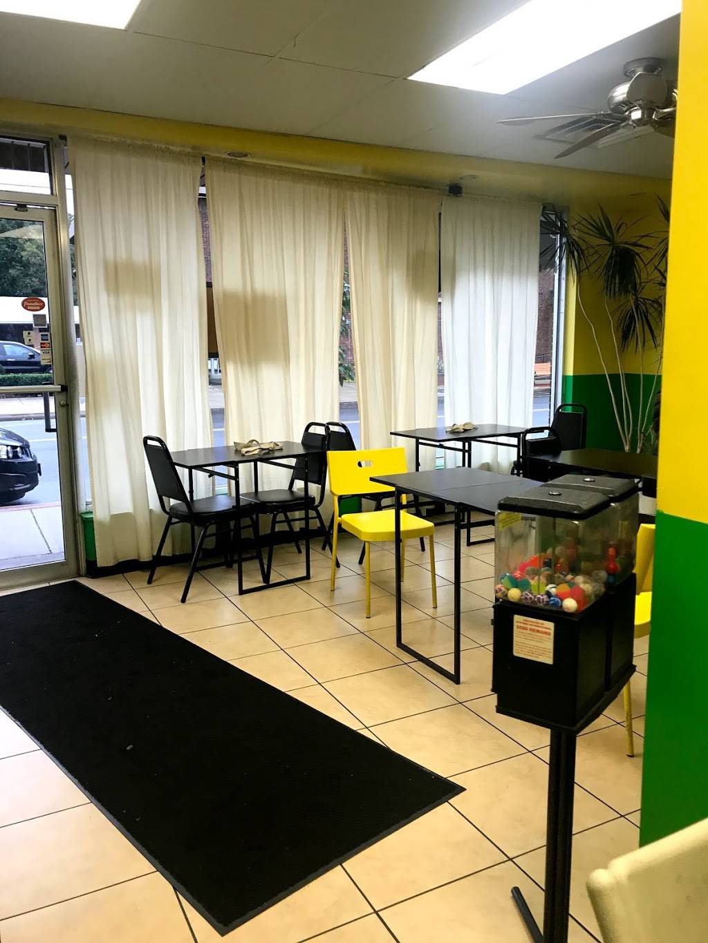 Tropical Breeze Jamaican Kitchen | restaurant | 423 Campbell Ave, West Haven, CT 06516, USA | 2039317115 OR +1 203-931-7115