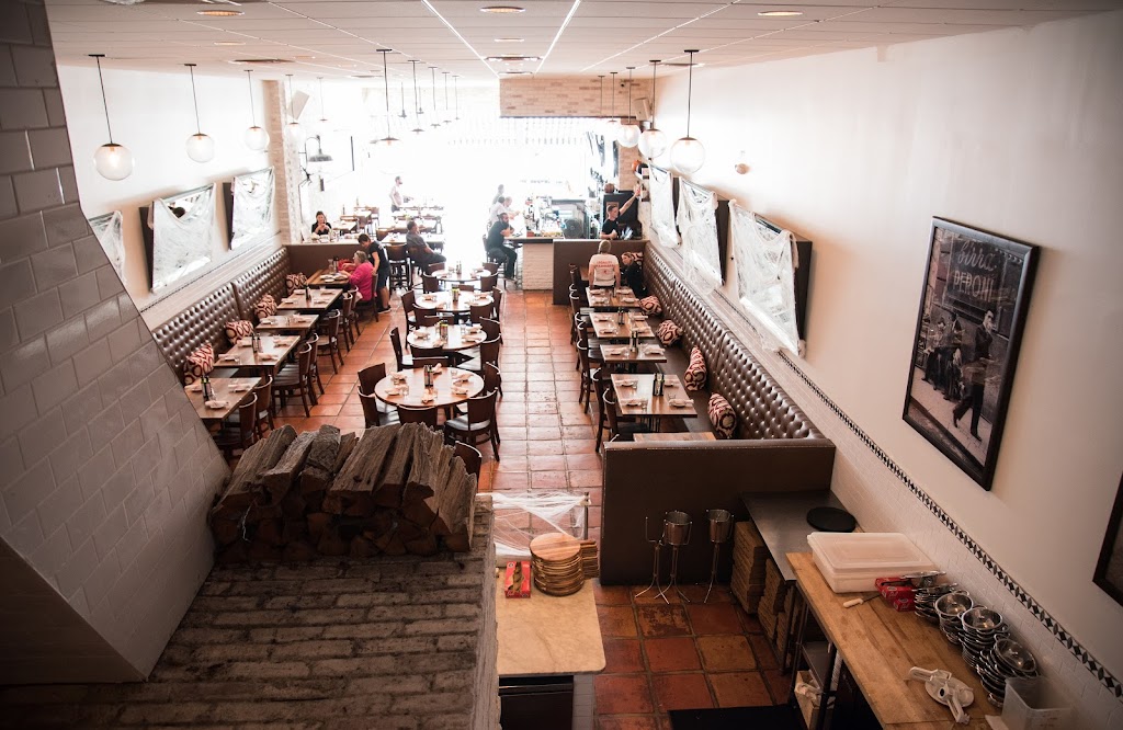 Lynoras WPB | restaurant | 207 Clematis St, West Palm Beach, FL 33401, USA | 5618993117 OR +1 561-899-3117