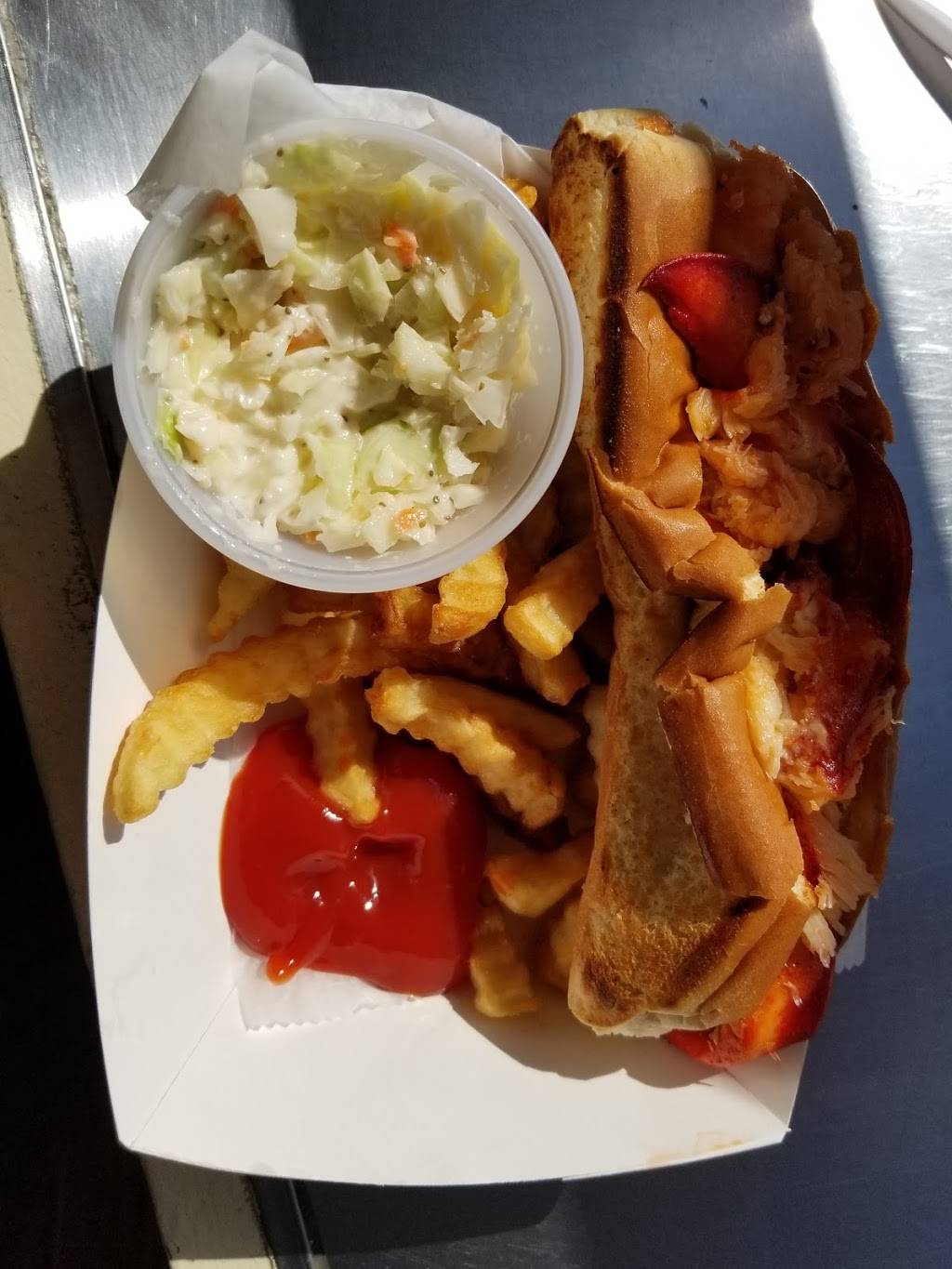 Szabos Seafood | restaurant | 615 Howe Ave, Shelton, CT 06484, USA | 2039221191 OR +1 203-922-1191