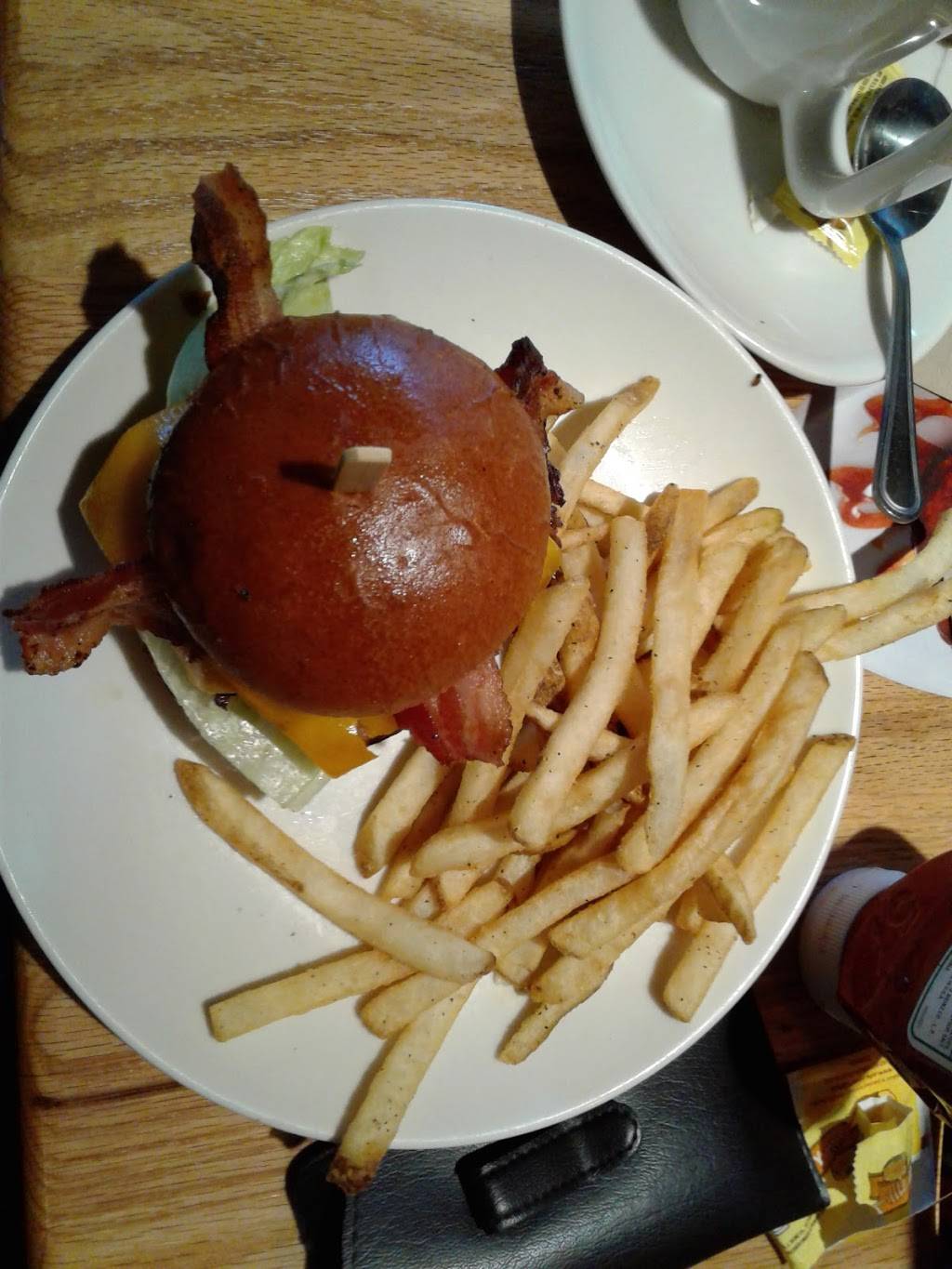 Applebees Grill + Bar | restaurant | 1811 Demille Rd, Lapeer, MI 48446, USA | 8102456070 OR +1 810-245-6070