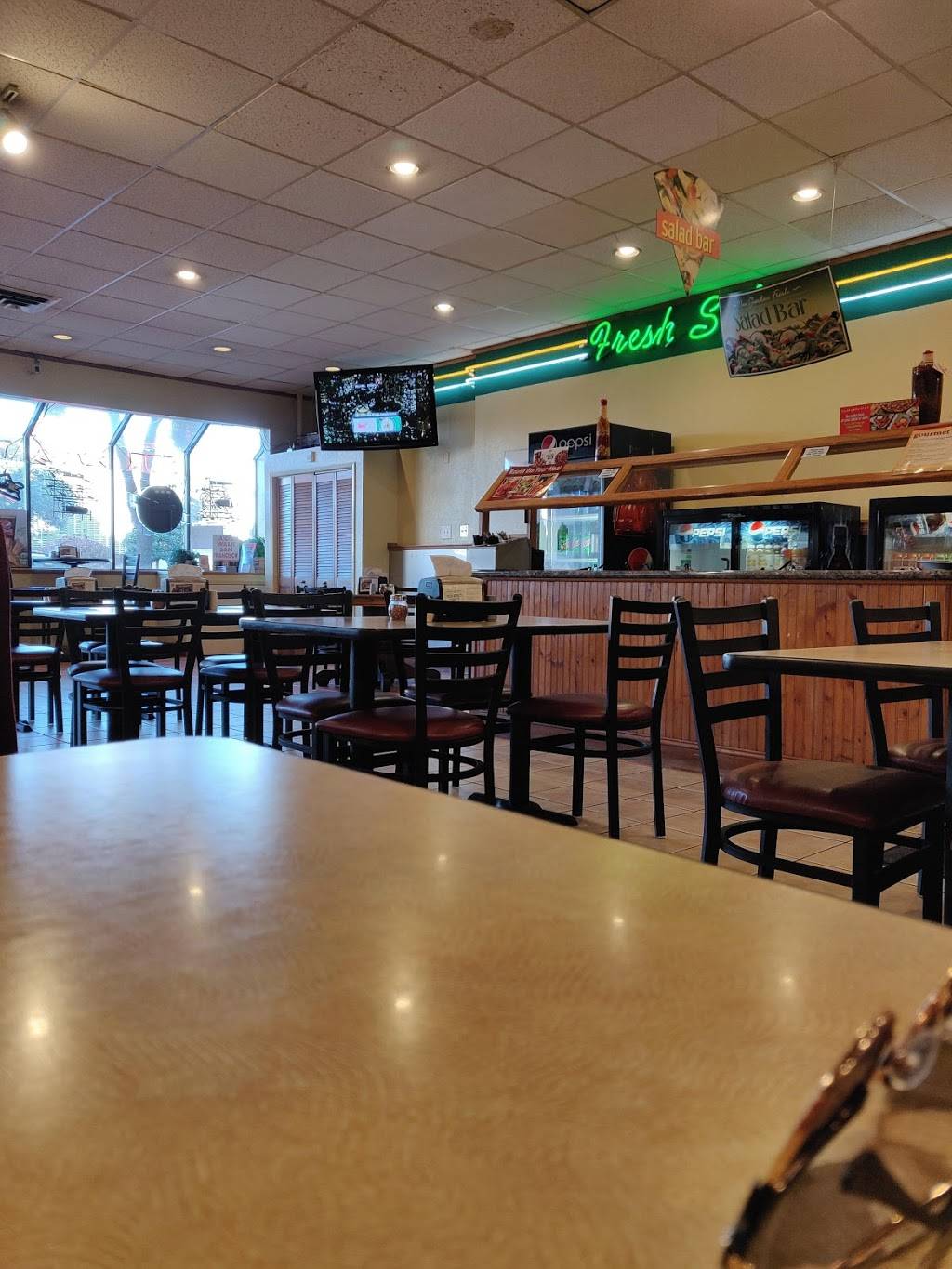 Round Table Pizza | meal delivery | 3567 Geary Blvd, San Francisco, CA 94118, USA | 4153875054 OR +1 415-387-5054