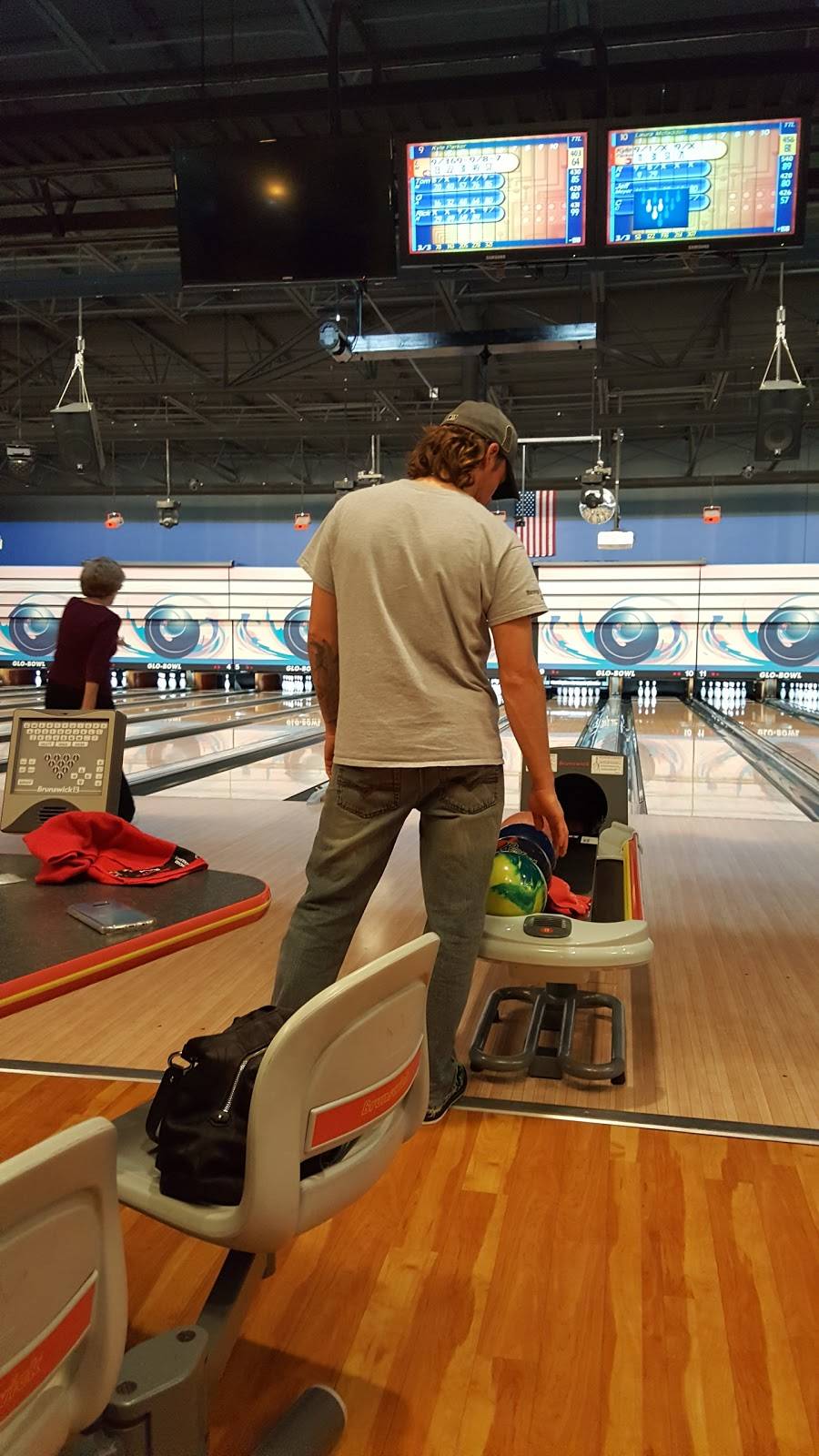 Glo-Bowl Fun Center | restaurant | 101 Franks Rd, Marengo, IL 60152, USA | 8155682695 OR +1 815-568-2695