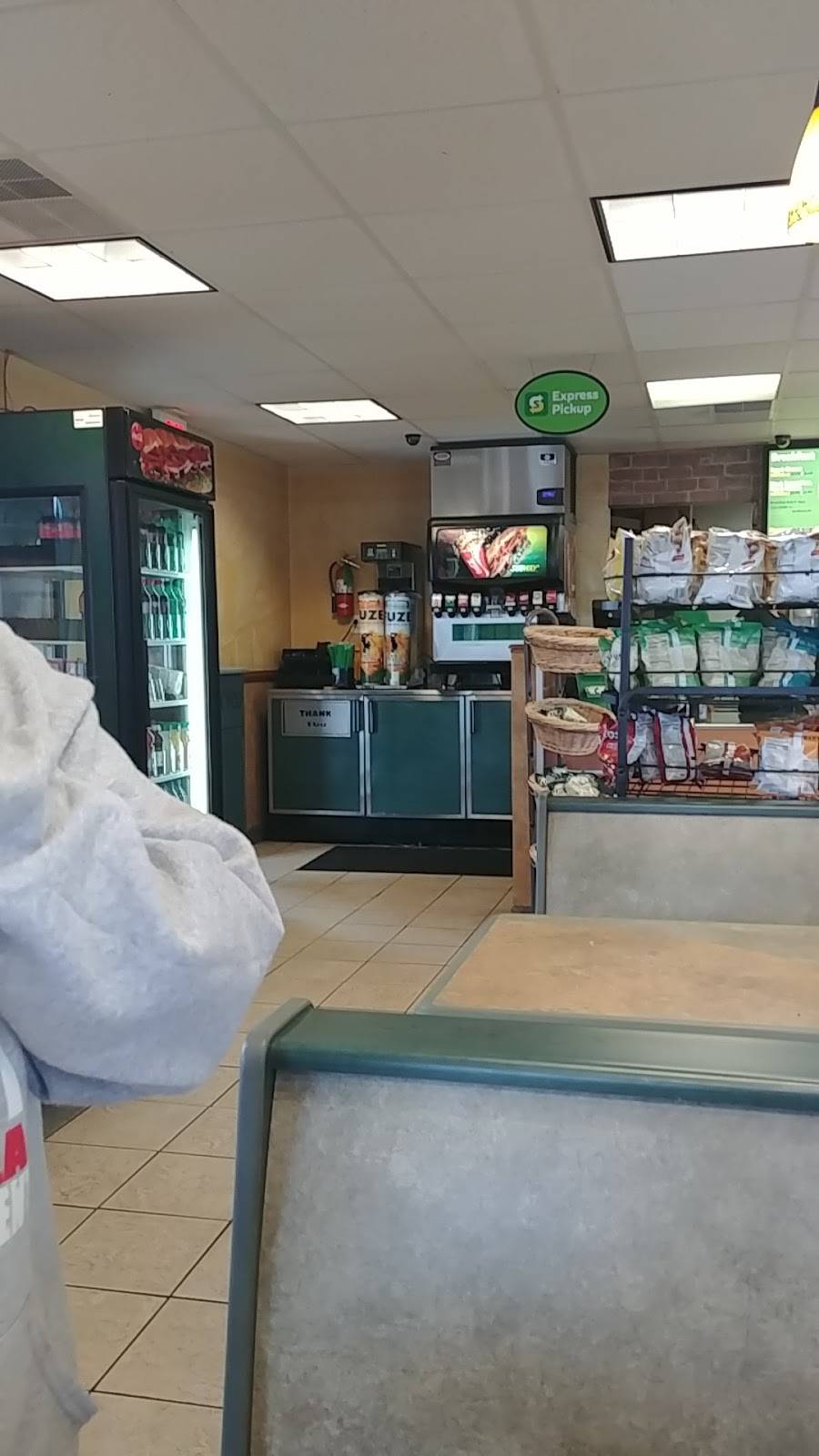Subway | restaurant | 605 Carlyle Ave, Belleville, IL 62221, USA | 6182772200 OR +1 618-277-2200