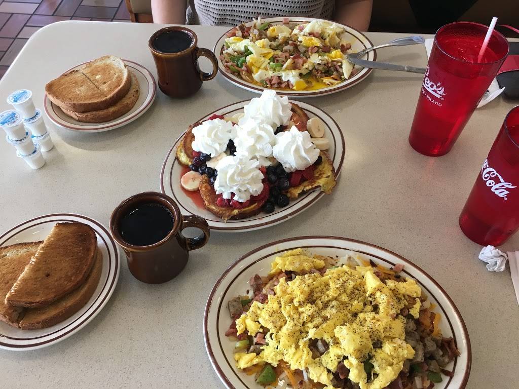 Leos Coney Island | restaurant | 30422 Milford Rd, New Hudson, MI 48165, USA | 2484461008 OR +1 248-446-1008