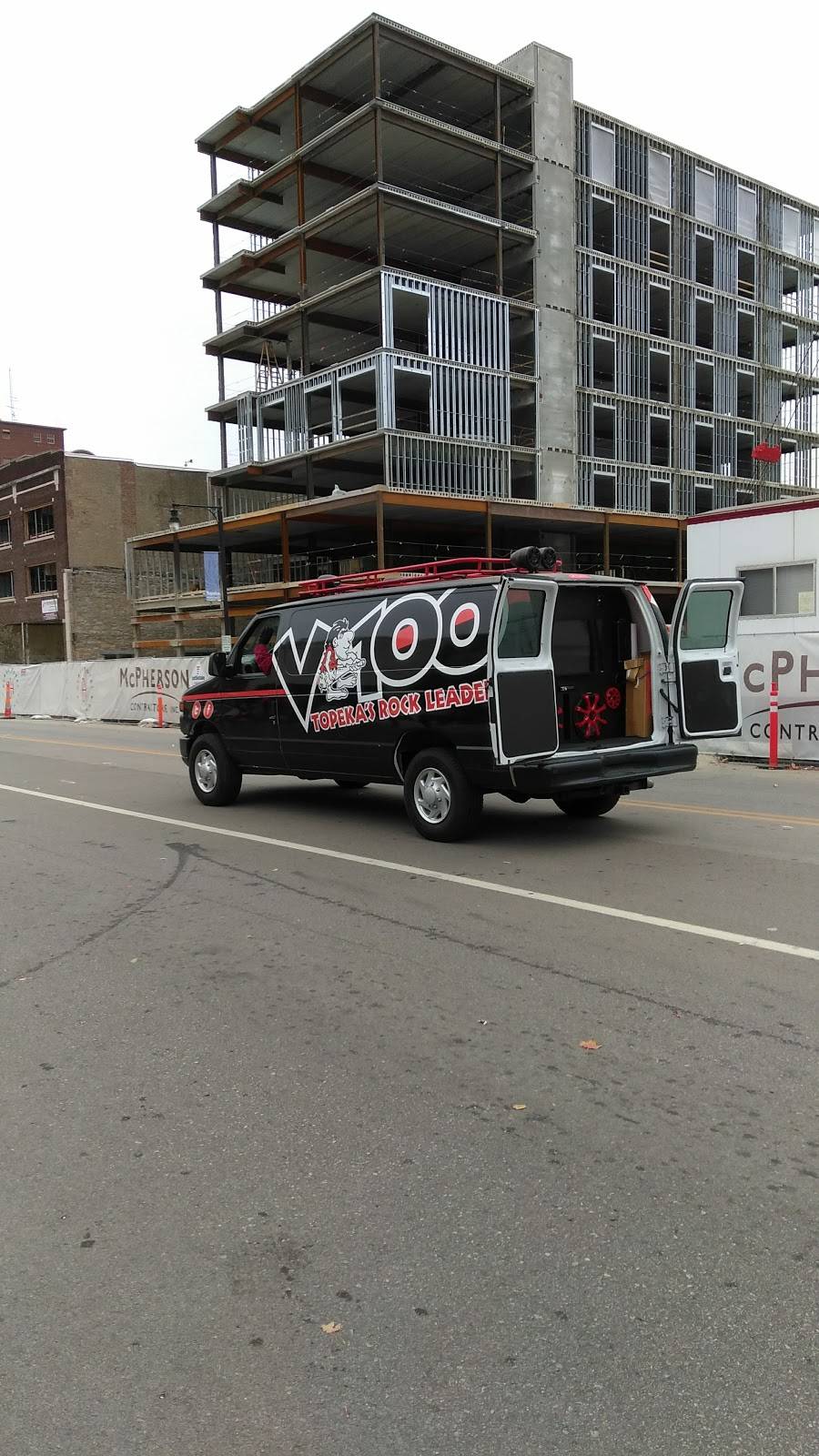 Subway | meal takeaway | 935 S Kansas Ave, Topeka, KS 66612, USA | 7853548782 OR +1 785-354-8782