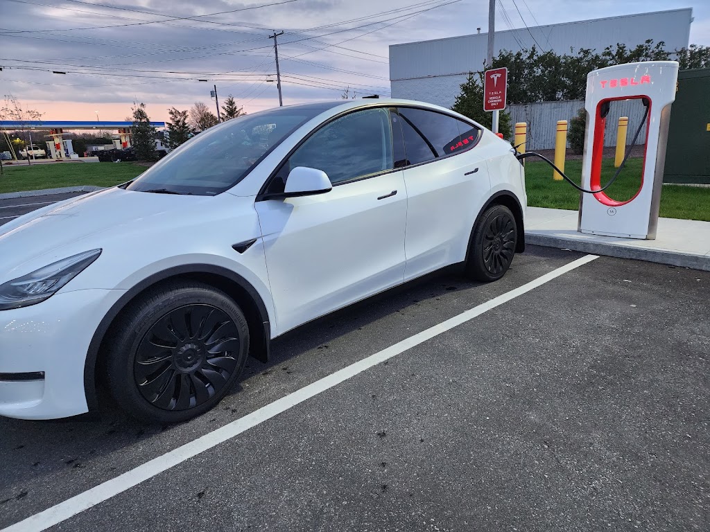 Neon Marketplace Seekonk | restaurant | 965 Fall River Ave, Seekonk, MA 02771, USA | 5085571328 OR +1 508-557-1328