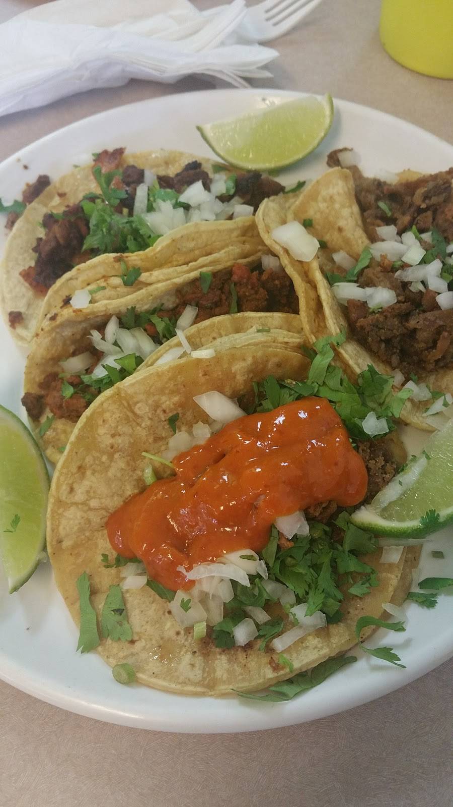 Taqueria Los Naranjos | restaurant | 2109 Lewis Avenue A, Zion, IL 60099, USA | 8477319904 OR +1 847-731-9904