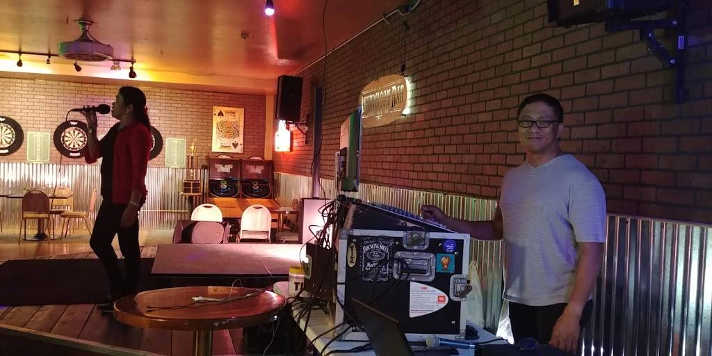 The Bandwagon Bar | restaurant | 9000, 586 Parker Rd, Fairfield, CA 94533, USA | 7074373800 OR +1 707-437-3800