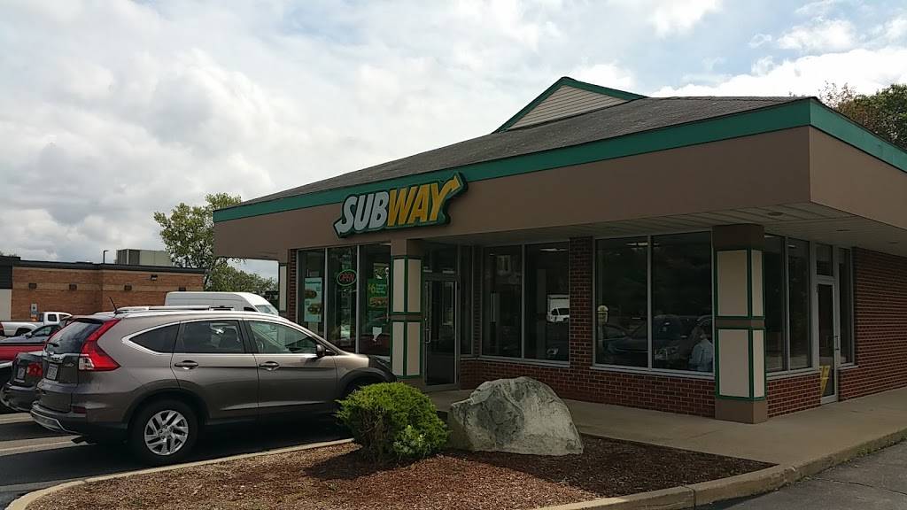 Subway | restaurant | 666 Oak St, Brockton, MA 02301, USA | 7743817938 OR +1 774-381-7938