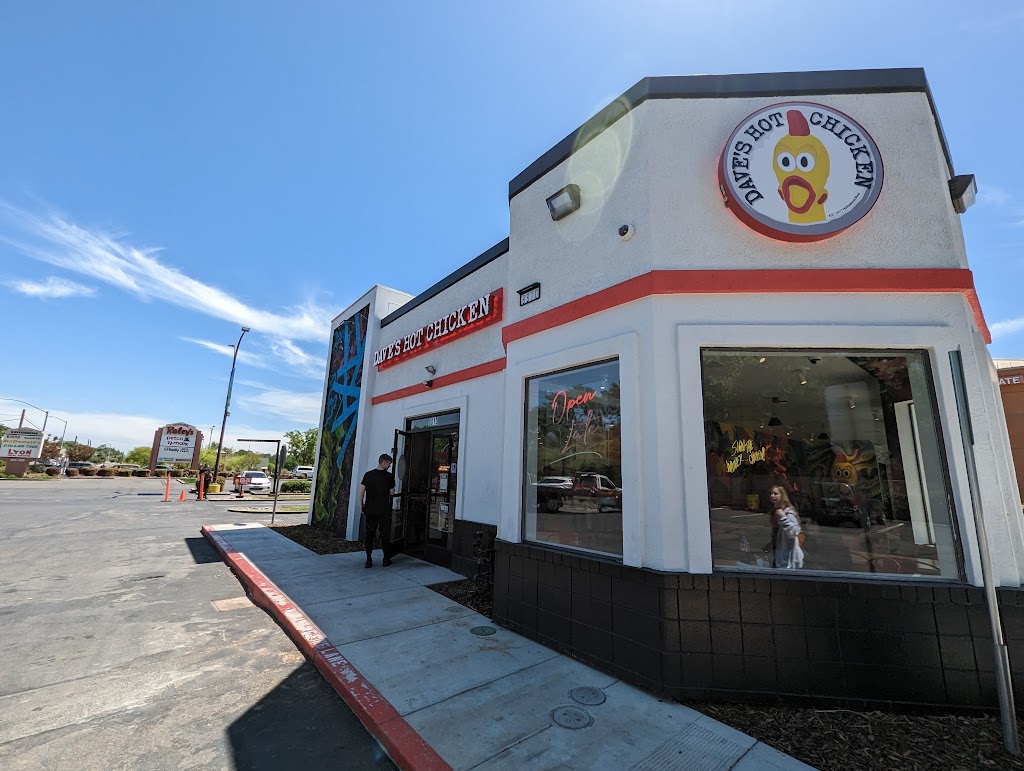 Dave’s Hot Chicken | restaurant | 8810 Madison Ave, Fair Oaks, CA 95628, USA | 9168661670 OR +1 916-866-1670