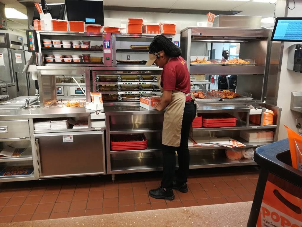 Popeyes Louisiana Kitchen | restaurant | 1701 Pinewinds Dr, Raleigh, NC 27603, USA | 9193290069 OR +1 919-329-0069