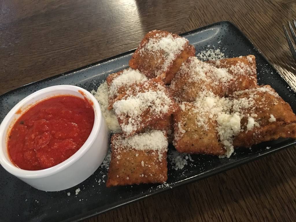 Quattro Trattoria + Pizzeria | restaurant | 811 Spruce St, Downtown, MO 63102, USA | 3145525850 OR +1 314-552-5850