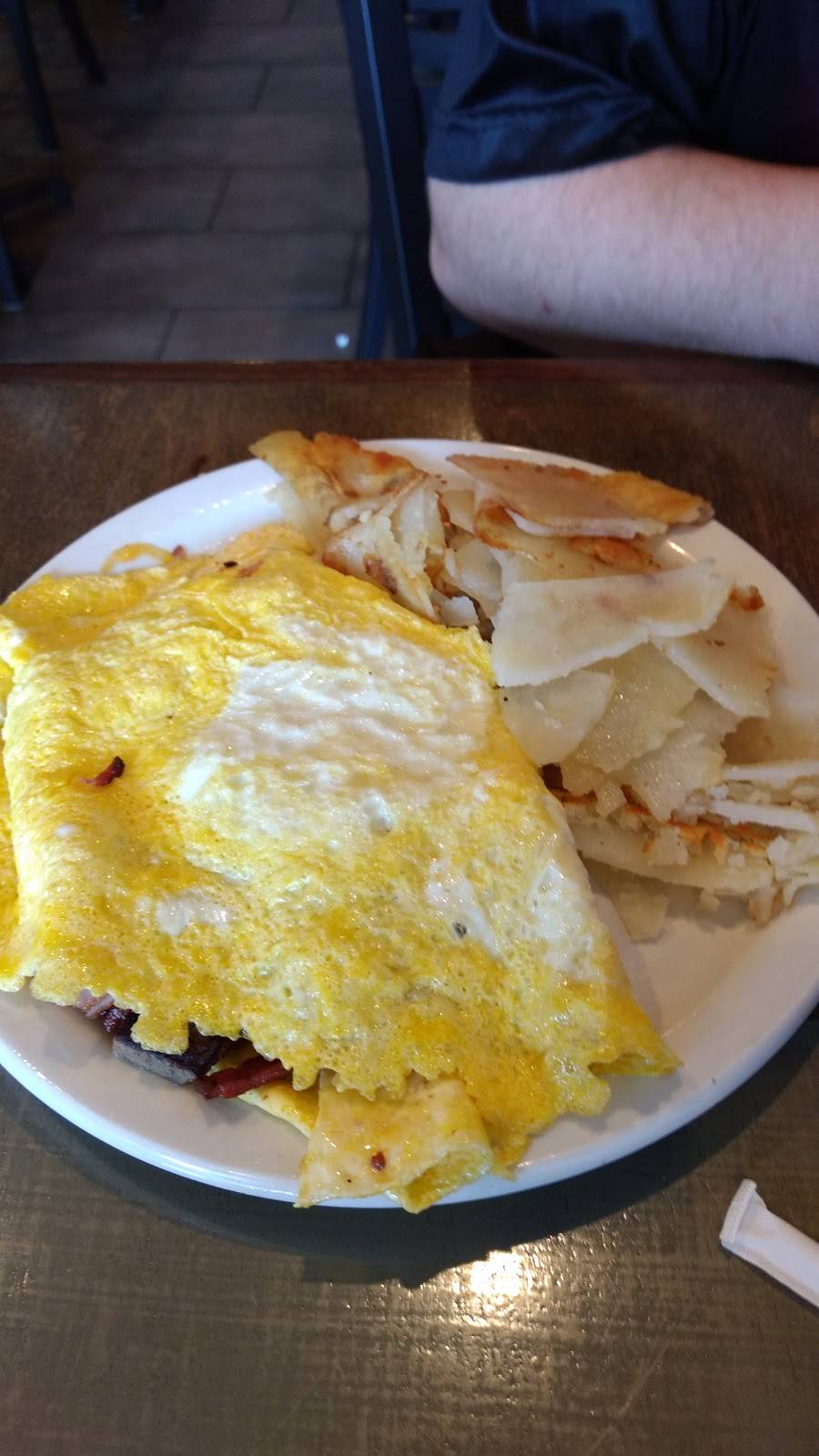 Gray Dog Diner | restaurant | 13411 Detroit Ave, Lakewood, OH 44107, USA | 2162288269 OR +1 216-228-8269