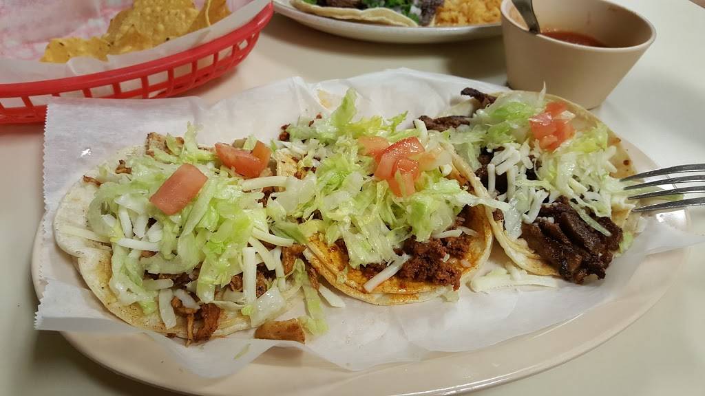 Los Burritos Tapatios | restaurant | 3285 E Ogden Ave, Lisle, IL 60532, USA | 6305483320 OR +1 630-548-3320