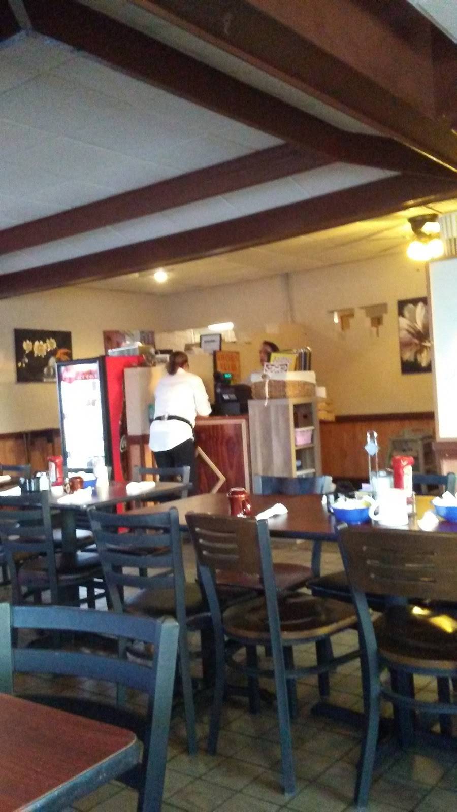 The Golden Pancake House | restaurant | 720 W Broadway, Centralia, IL 62801, USA | 6189183179 OR +1 618-918-3179