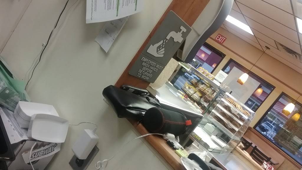 Subway Restaurants | restaurant | 258 Airport Rd, Beaver, WV 25813, USA | 3042536644 OR +1 304-253-6644