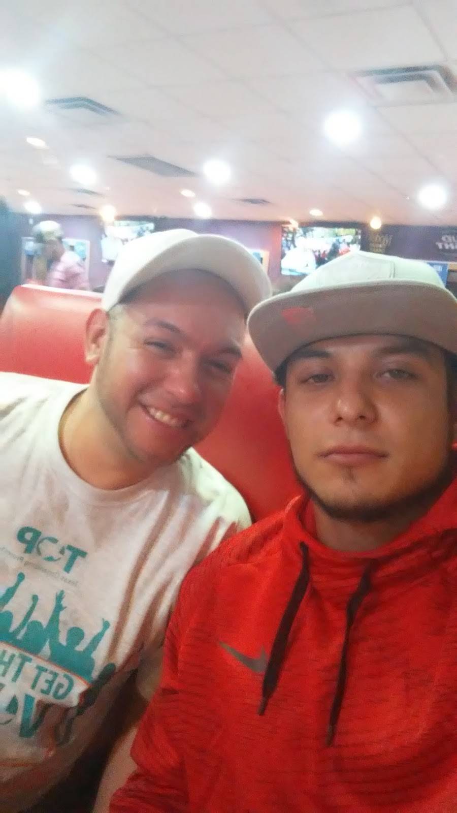 Brewingz | restaurant | 6006 Gulf Fwy, Houston, TX 77023, USA | 7139219464 OR +1 713-921-9464