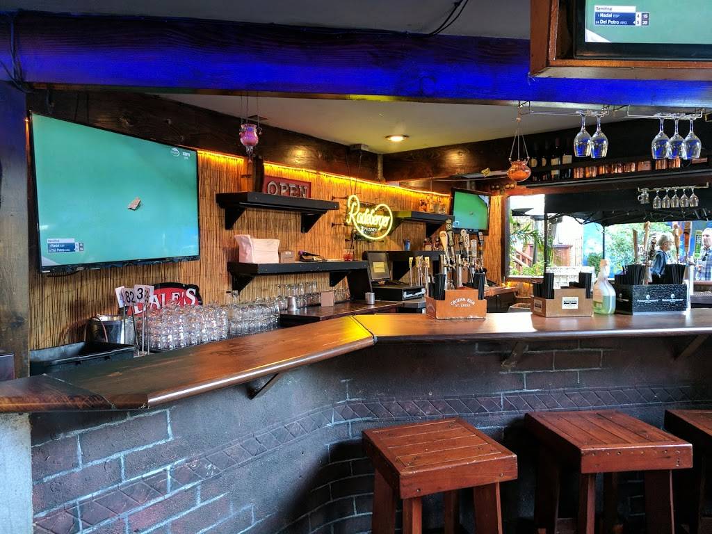 St. James Gate Bar and Restaurant | restaurant | 1410 Old County Rd, Belmont, CA 94002, USA | 6505925923 OR +1 650-592-5923