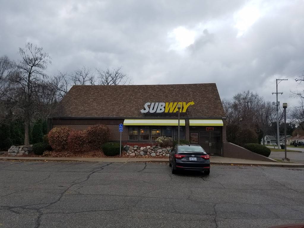 Subway | restaurant | 4215 Grand Haven Rd, Norton Shores, MI 49444, USA | 2317988709 OR +1 231-798-8709