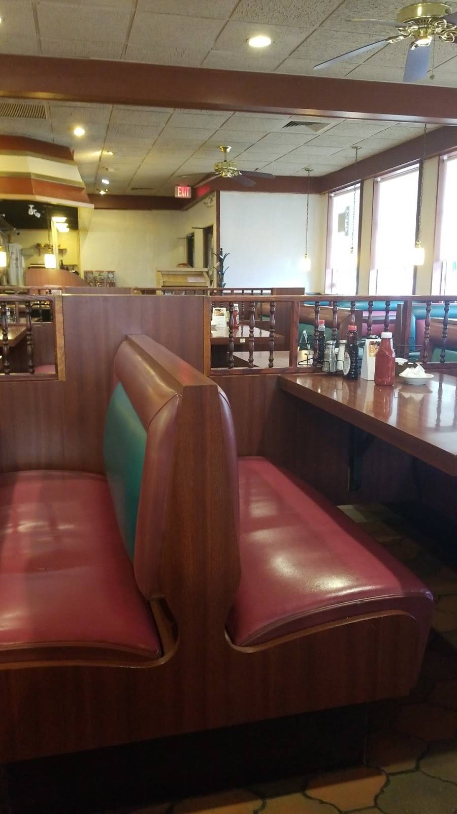 Alberts Family Dining | restaurant | 7726 Cooley Lake Rd, Waterford Twp, MI 48327, USA | 2483631573 OR +1 248-363-1573