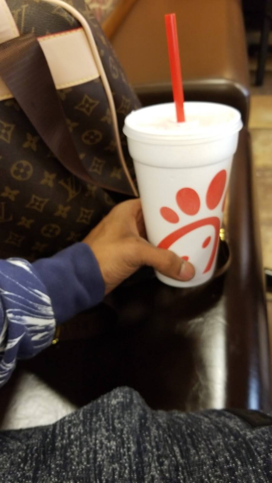 Chick-fil-A | restaurant | 826 Lehigh Lifestyle Ctr, Whitehall, PA 18052, USA | 6102310303 OR +1 610-231-0303