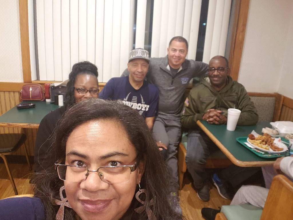 Golden Skillet | restaurant | 1301 E Memorial Dr, Ahoskie, NC 27910, USA | 2523325111 OR +1 252-332-5111