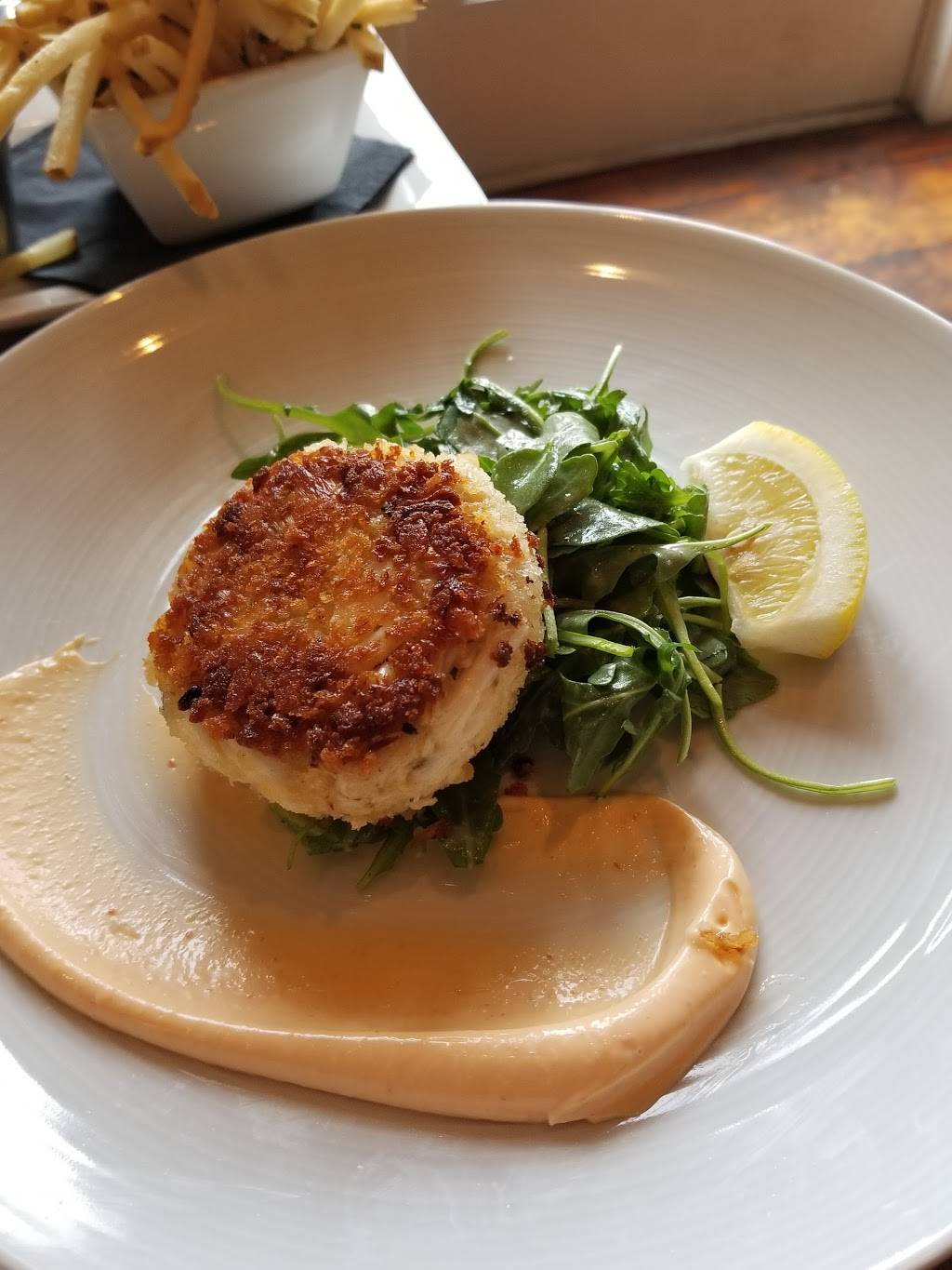 Bleu Restaurant & Lounge | restaurant | 2200 Dickinson Rd, De Pere, WI 54115, USA | 9203475000 OR +1 920-347-5000