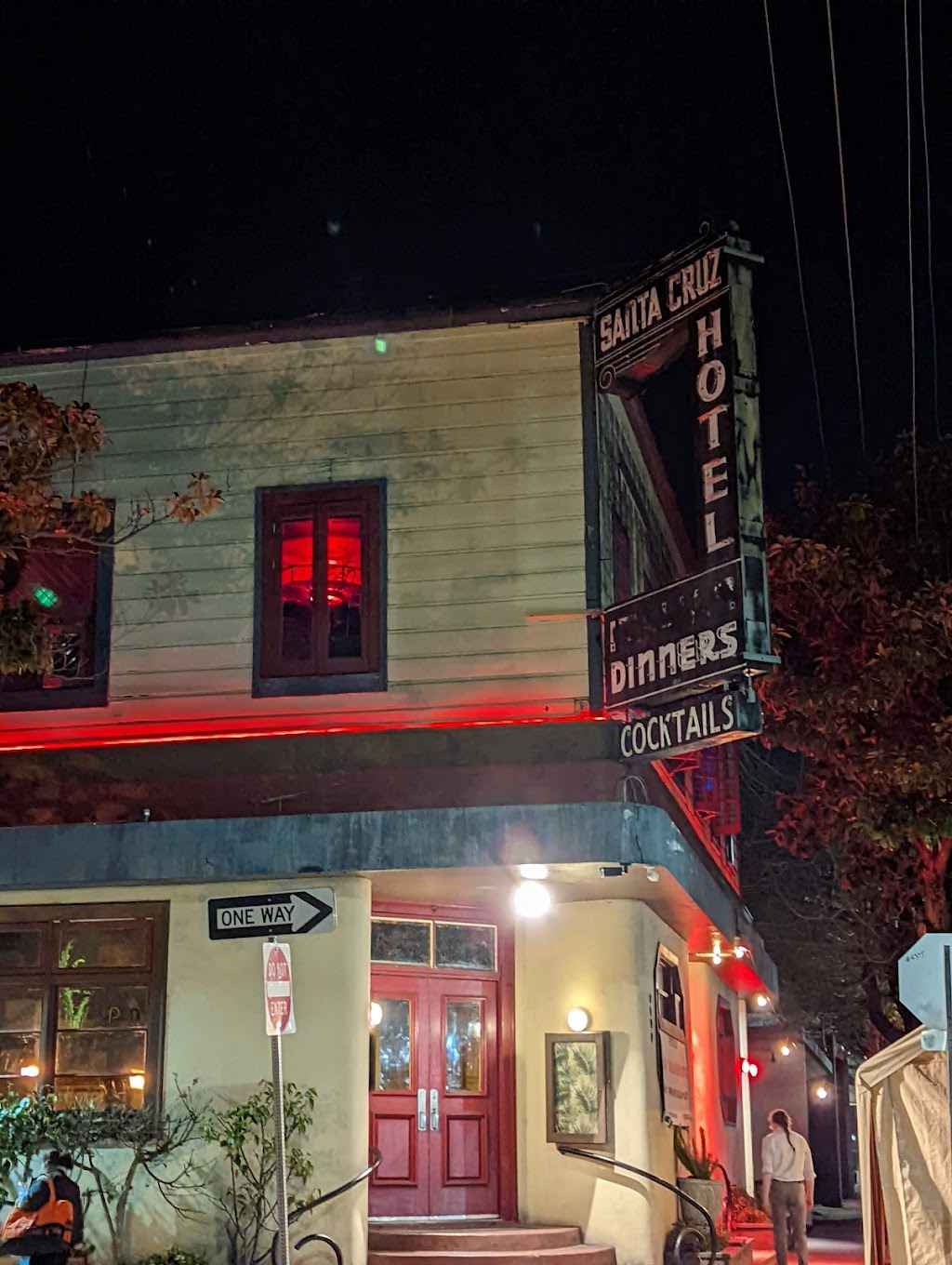 The Redroom | restaurant | 1003 Cedar St, Santa Cruz, CA 95060, USA | 8314262994 OR +1 831-426-2994