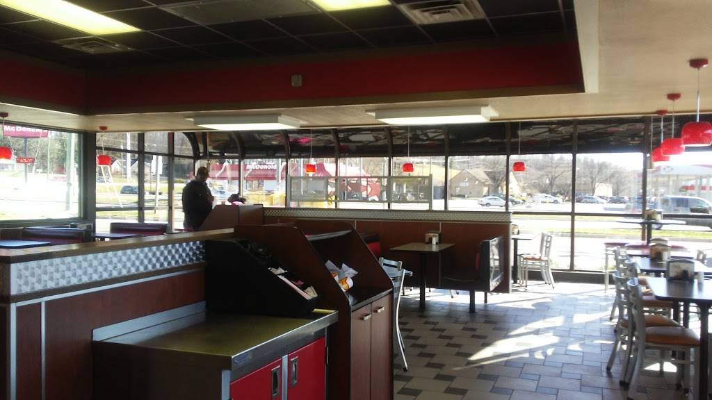Hardees | restaurant | 1557 E Main St, Salem, VA 24153, USA | 5409863006 OR +1 540-986-3006