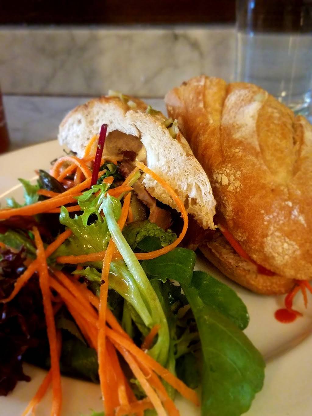 Beuchert’s Saloon | restaurant | 623 Pennsylvania Ave SE, Washington, DC 20003, USA | 2027331384 OR +1 202-733-1384