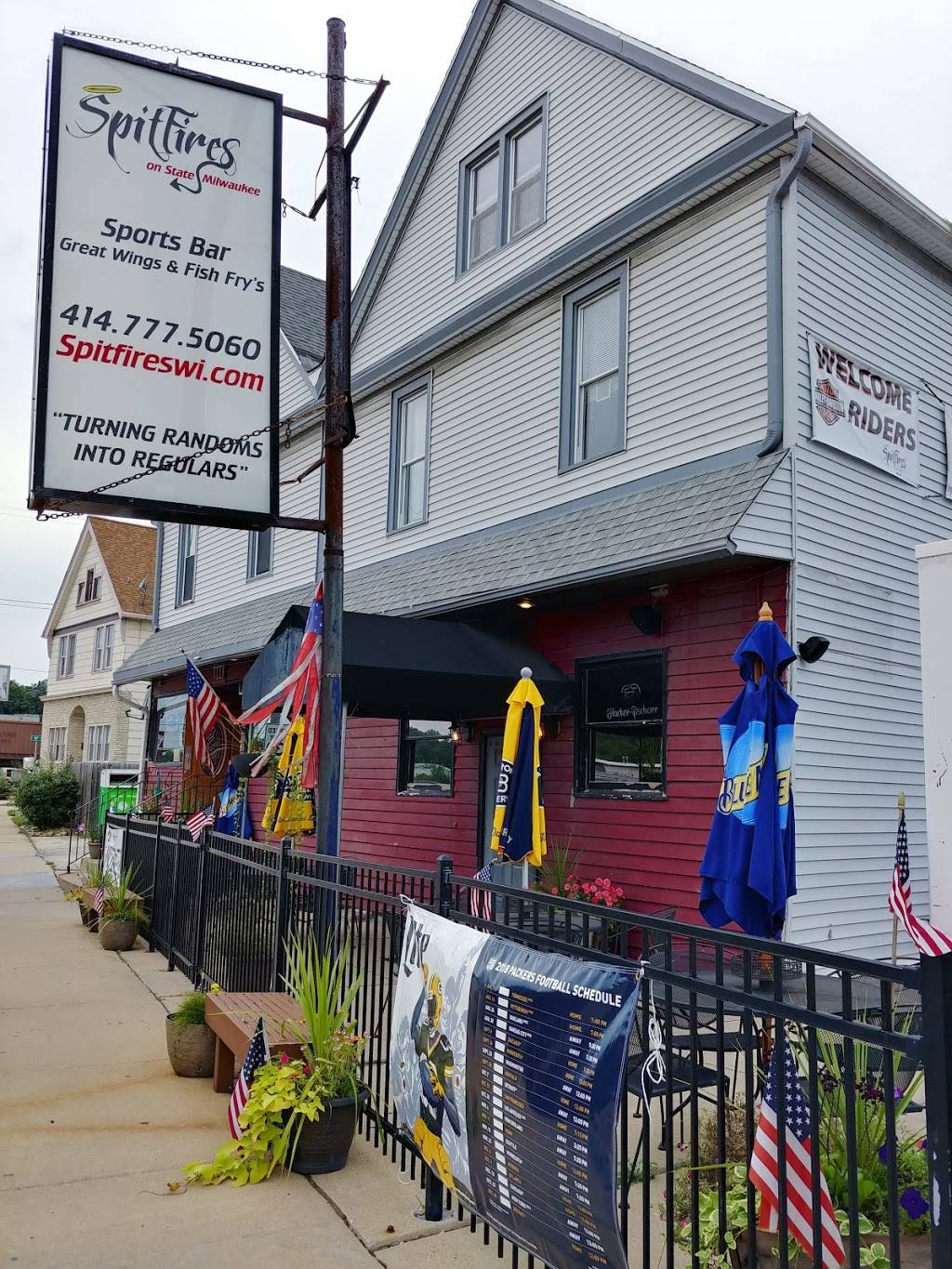 Spitfires on State | restaurant | 5018 W State St, Milwaukee, WI 53208, USA | 4147775060 OR +1 414-777-5060